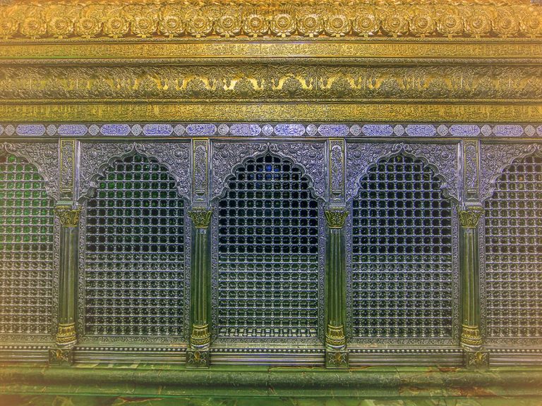 El cofre de madera de teca y marquetería del Santuario del Imam Ali