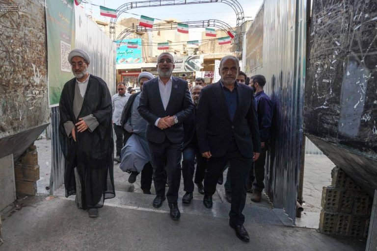 Delegación del Santuario del Imam Alí durante el inicio de la campaña de solidaridad con el pueblo iraní.