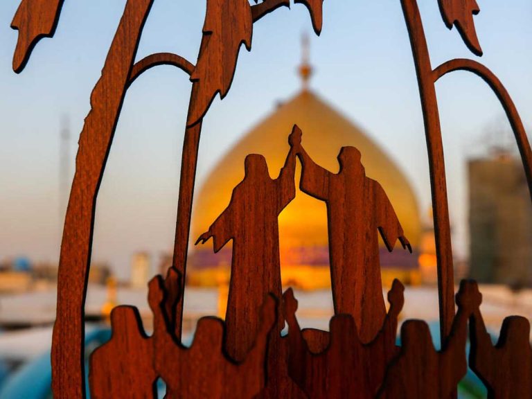 El Profeta Muhammad (P) toma el juramento de fidelidad de los peregrinos hacia Ali ibn Abi Talib en Ghadir Khumm.
