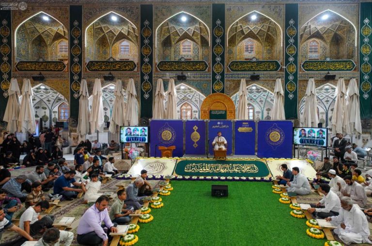 Reunión coránica organizada en el Santuario del Imam Alí con motivo del Eid al-Ghadir, con participación de estudiantes de estudios coránicos.