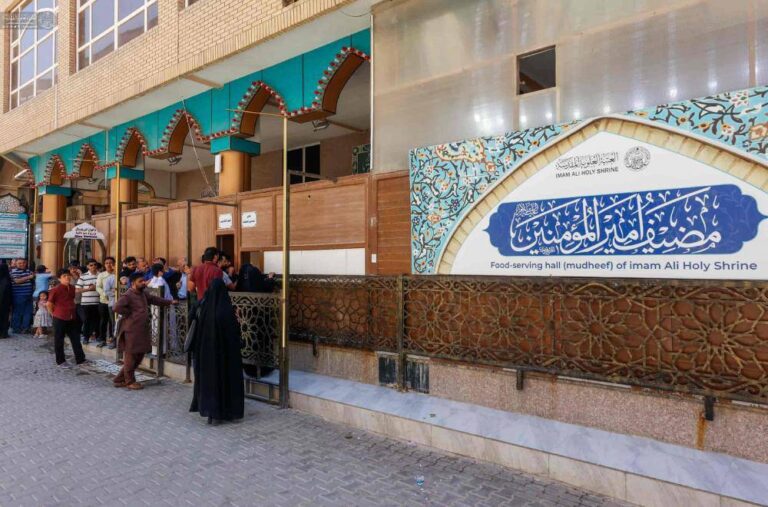 Servicios de recepción y alimentación del Santuario del Imam Alí (la paz sea con él) para los peregrinos